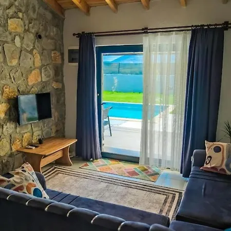 Yar 1 Apartment *